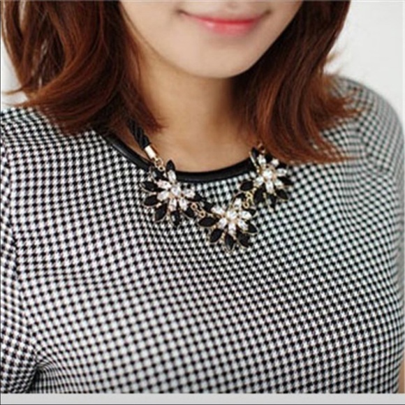 Retro Elegant Crystal Rhinestone Flower Choker - Picture 3 of 6